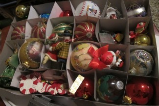 Thumbnail image for #SmartMamaLUTION #2: DIY an Ornament Box Out of a Shirt Box